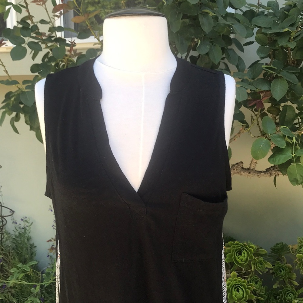 NWT tunic length tank with pattern in back. - Picture 3 of 4
